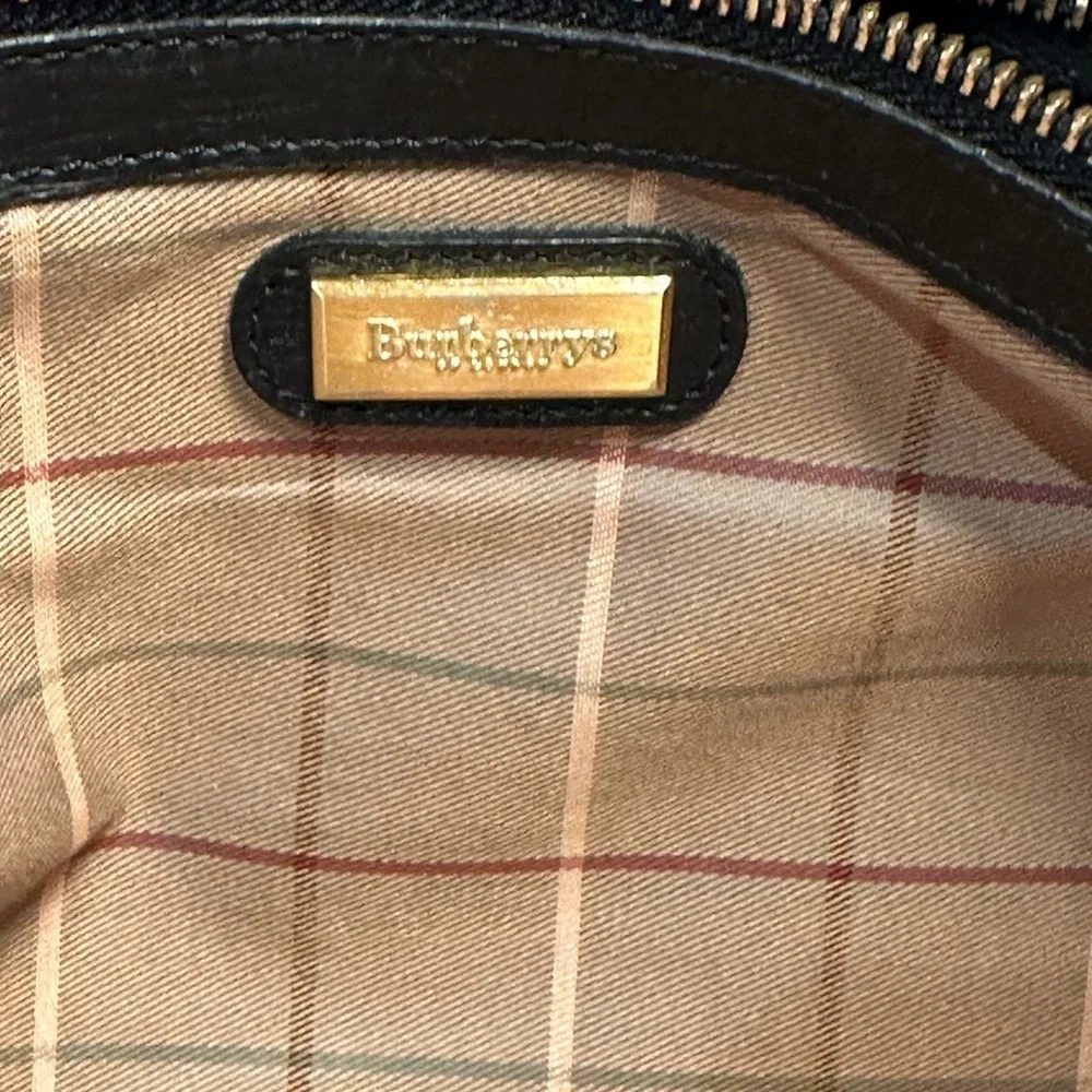 Burberrys Elegant Black Leather Unisex Business Bag EUC